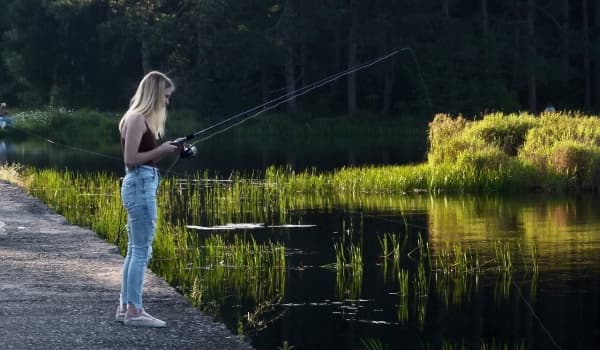 钓鱼竿哪个品牌质量最优?精选五大高性价比鱼竿品牌推荐