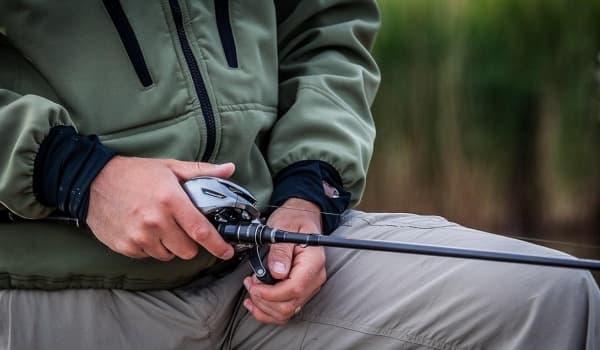 钓鱼达人必知:鱼钩与线组绑法全攻略,助你轻松爆护!